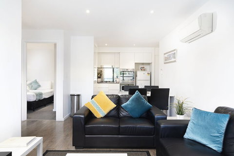 RNR Serviced Apartments North Melbourne - Kingaroy Accommodation 5