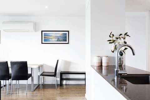 RNR Serviced Apartments North Melbourne - Kingaroy Accommodation 4