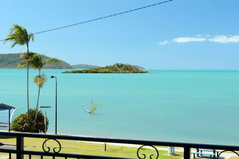 Whitsunday Waterfront Apartments - Kingaroy Accommodation 3
