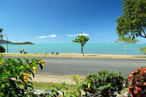 Whitsunday Waterfront Apartments - Kingaroy Accommodation 4