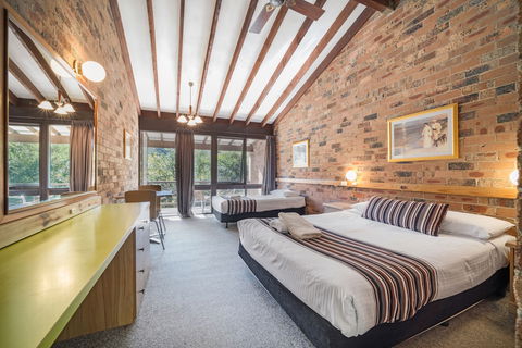 Avoca Beach Hotel - Kingaroy Accommodation 5