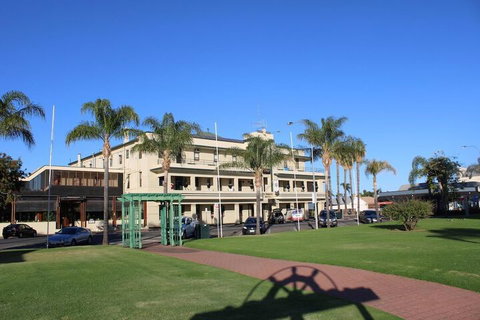 Renmark Hotel Motel - Kingaroy Accommodation 3