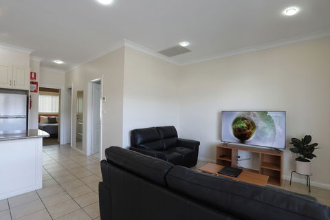 Cadman Motor Inn & Apartments - Kingaroy Accommodation 1