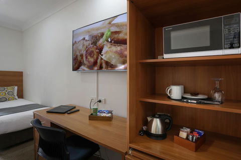 Cadman Motor Inn & Apartments - Kingaroy Accommodation 3