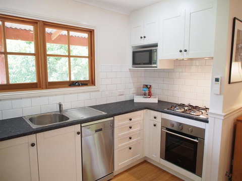 Tahara Cottage - Kingaroy Accommodation 2