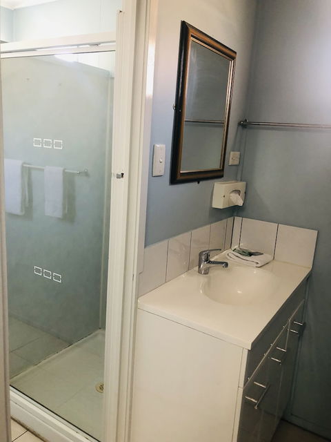 Motel Holliday Kingaroy - Kingaroy Accommodation 3