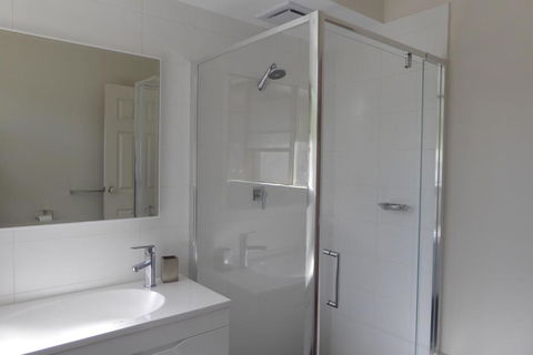 Sea Banksia - Kingaroy Accommodation 6