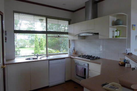 Sea Banksia - Kingaroy Accommodation 5