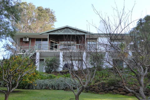 Sea Banksia - Kingaroy Accommodation 1