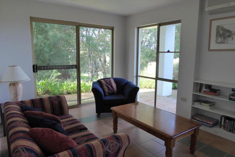 Sea Banksia - Kingaroy Accommodation 3