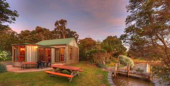 Stanley Lakeside Spa Cabins - Kingaroy Accommodation 1