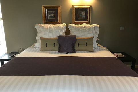 Spa Suites At Raven - Kingaroy Accommodation 5