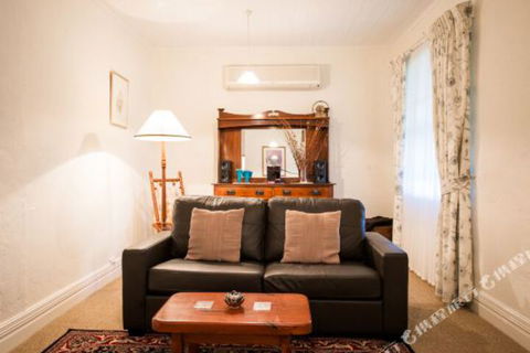 Georgies Cottage - Kingaroy Accommodation 6