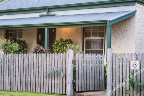 Georgies Cottage - Kingaroy Accommodation 3
