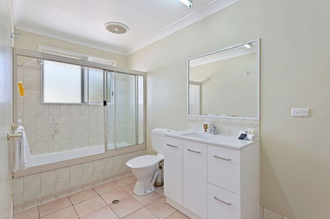 Clifford Park Holiday Motor Inn - Kingaroy Accommodation 3
