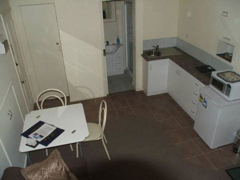 Bristol House Accommodation - Kingaroy Accommodation 4