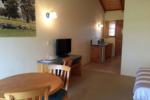 Coonawarra Units - Kingaroy Accommodation 3