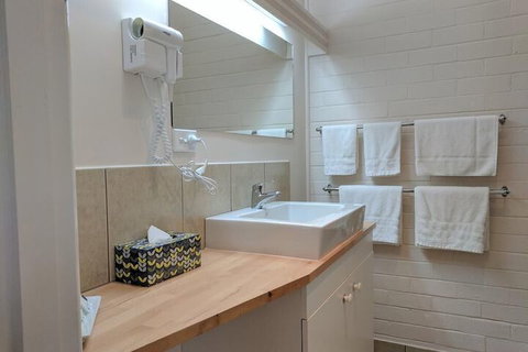 Lake Bolac Motel - Kingaroy Accommodation 4