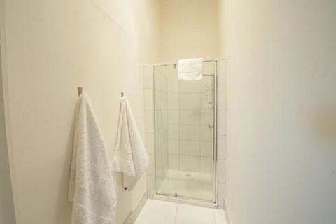 Arch On Mellool - Kingaroy Accommodation 4