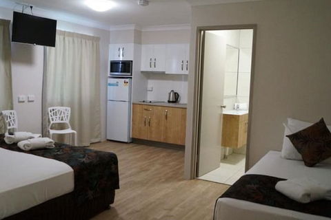 Castle Crest Motel - Kingaroy Accommodation 7
