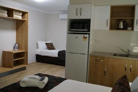 Castle Crest Motel - Kingaroy Accommodation 5