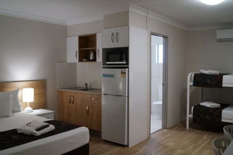 Castle Crest Motel - Kingaroy Accommodation 3