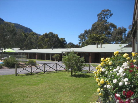 Halls Gap Log Cabins - Kingaroy Accommodation 3