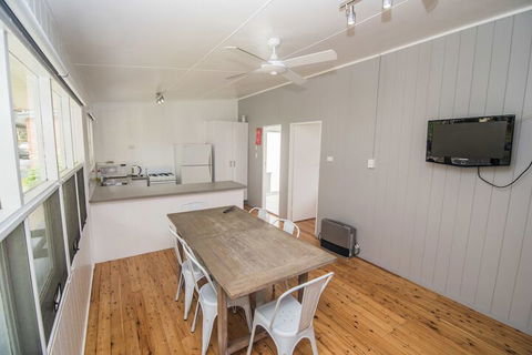 Lakeside Cabins & Holiday Village - Kingaroy Accommodation 7