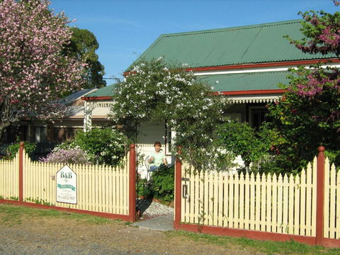 Cuddledoon Cottages Rutherglen - Kingaroy Accommodation 5