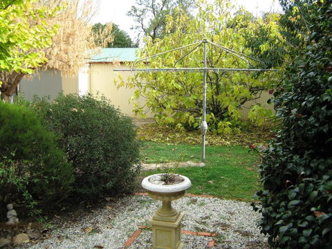 Cuddledoon Cottages Rutherglen - Kingaroy Accommodation 3