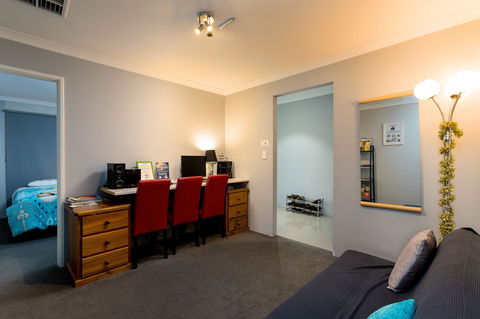 Rainbow Dream House PERTH Holiday Home - Kingaroy Accommodation 1