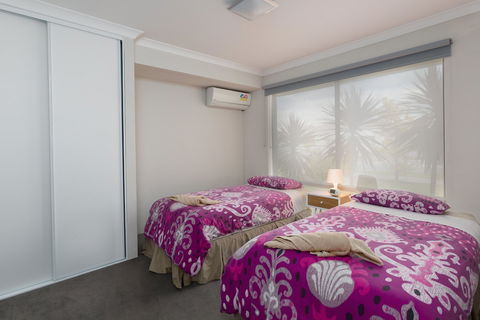 Rainbow Dream House PERTH Holiday Home - Kingaroy Accommodation 5