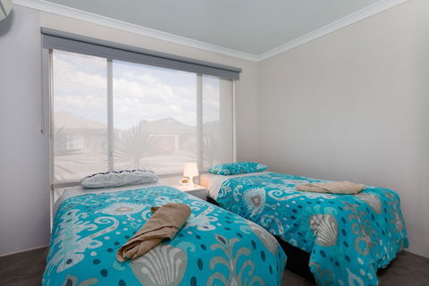 Rainbow Dream House PERTH Holiday Home - Kingaroy Accommodation 3