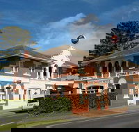 Pakenham Hotel - Kingaroy Accommodation