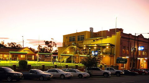 Gunnedah Services & Bowling Club - Kingaroy Accommodation 0