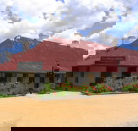 Grazing at Gundaroo - Kingaroy Accommodation