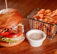 R Bar  Kitchen - Kingaroy Accommodation