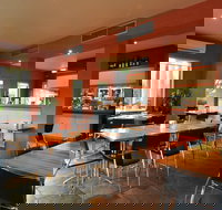 Waves Cafe Bar and Restaurant - Kingaroy Accommodation
