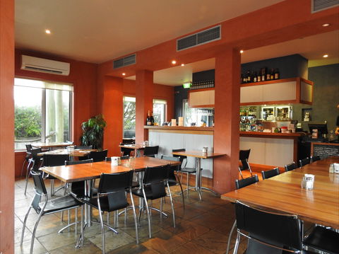 Waves Cafe, Bar And Restaurant - Kingaroy Accommodation 0