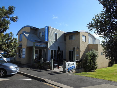 Waves Cafe, Bar And Restaurant - Kingaroy Accommodation 1