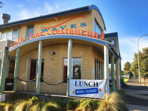 Waves Cafe, Bar And Restaurant - Kingaroy Accommodation 2
