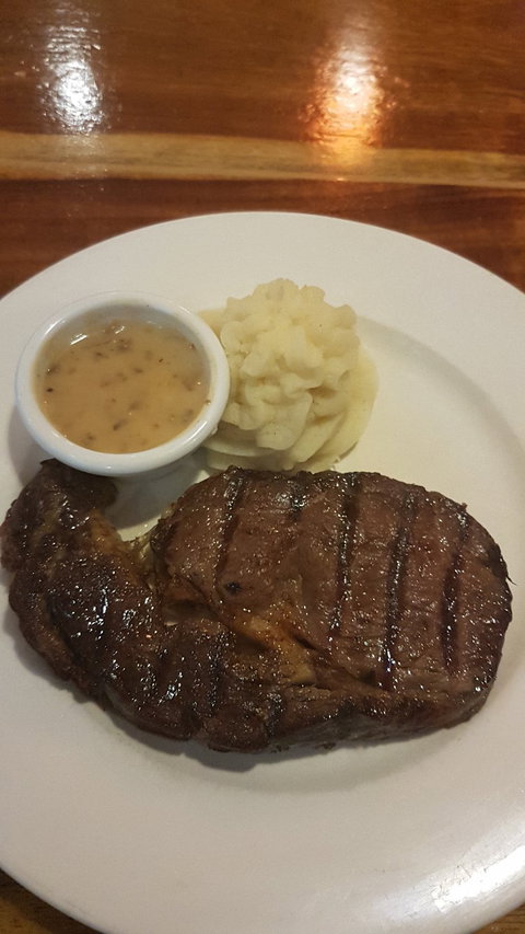 Hog’s Breath Cafe Rockhampton - Kingaroy Accommodation 9