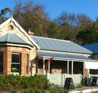 Emprades Petit Cafe - Kingaroy Accommodation