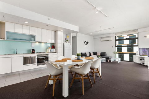 Docklands Private Collection - Kingaroy Accommodation 15