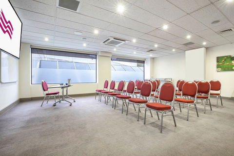 Crowne Plaza Canberra - Kingaroy Accommodation 9