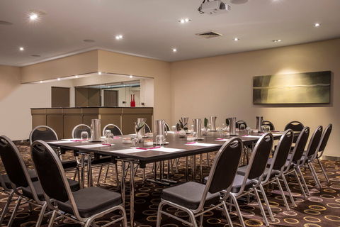 Crowne Plaza Canberra - Kingaroy Accommodation 10