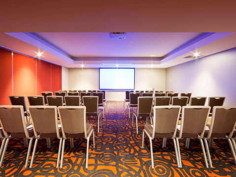 Novotel Canberra - Kingaroy Accommodation 7