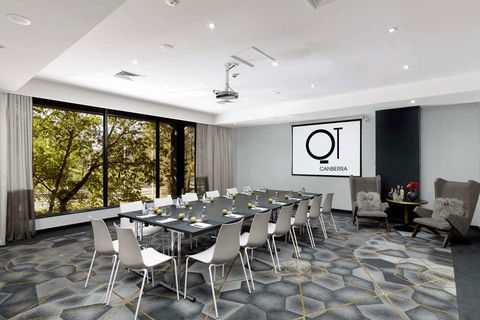 QT Canberra - Kingaroy Accommodation 8