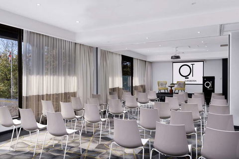 QT Canberra - Kingaroy Accommodation 9