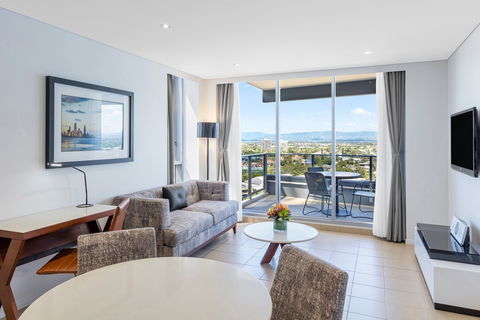 Meriton Suites Broadbeach - Kingaroy Accommodation 2